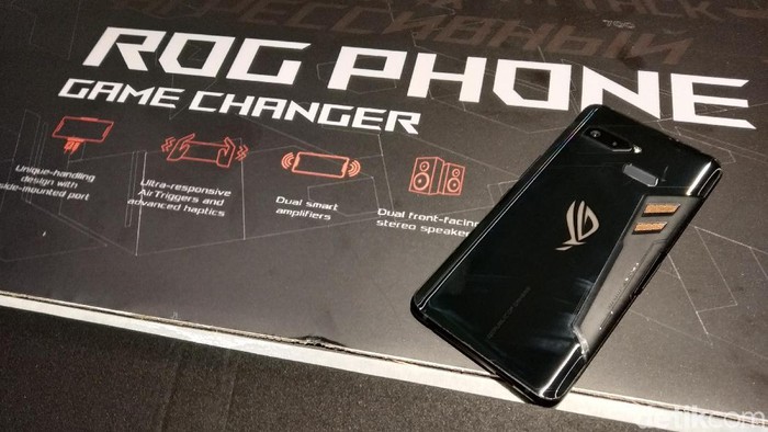 Asus ROG Phone. Foto: detikINET/Muhamad Imron Rosyadi Asus ROG Phone. Foto: detikINET/Muhamad Imron Rosyadi