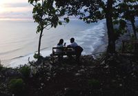 Menikmati senja di bukit (Pradito Rida Pertana/detikTravel)