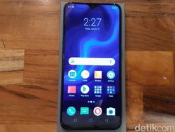 Unboxing Realme U1, Ponsel Buat Generasi Selfie
