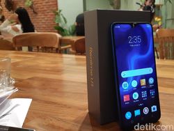 Unboxing Realme U1, Ponsel Buat Generasi Selfie