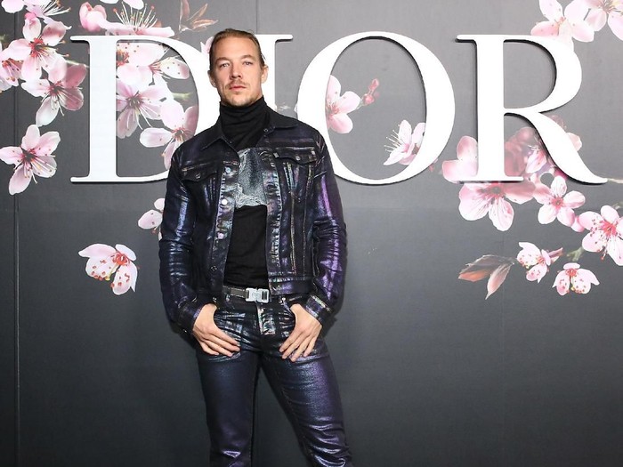 Selebriti di Fashion Show Dior TOKYO, JAPAN - NOVEMBER 30: Diplo attends the photocall at the Dior Pre Fall 2019 Mens Collection on November 30, 2018 in Tokyo, Japan. (Photo by Getty Images/Getty Images for Dior)