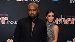 Langka! Pose Konyol Kanye West saat bersama Kim Kardashian