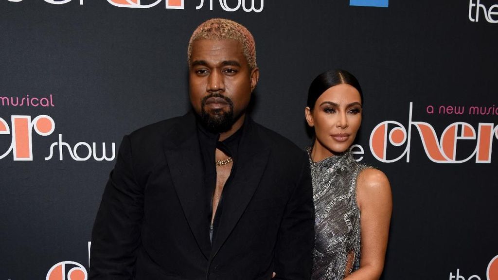 Menanti Anak Ke-4, Kim Kardashian Gantungkan Harap ke Ibu Pengganti Menanti Anak Ke-4, Kim Kardashian Gantungkan Harap ke Ibu Pengganti