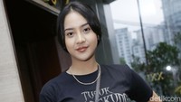 Anya mengatakan bahwa dalam film tersebut karakter yang dimainkan berbeda jauh dengan dirinya yang asli. Pool/Palevi S/detikFoto.
