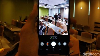 Statusnya sebagai ponsel gaming tak membuat ROG Phone lupa dengan kualitas pengambilan gambar. Foto: detikINET/Muhamad Imron Rosyadi