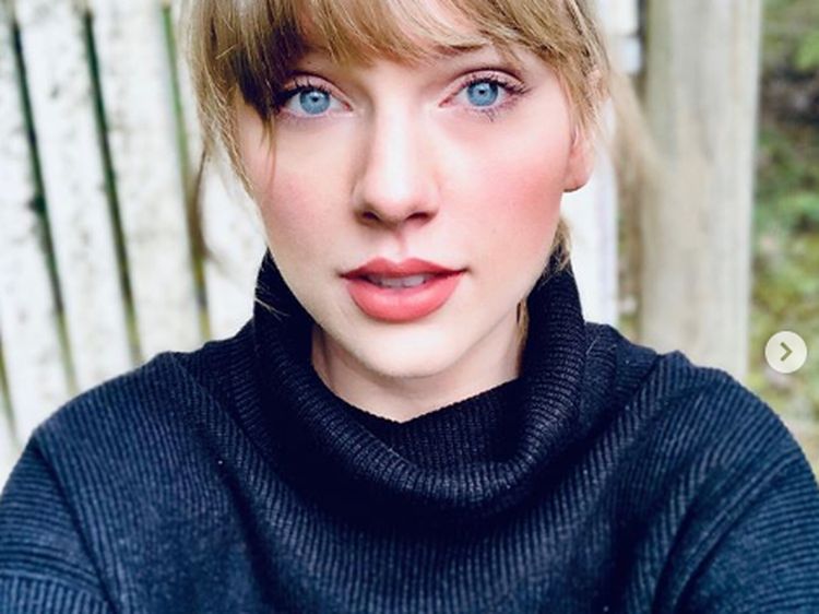 Melihat Cantiknya Taylor Swift saat Jadi Anak Rumahan