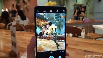 Menjajal kamera belakang Realme U1. Foto: Virgina Maulita Putri