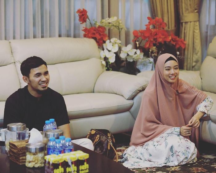 6 Kisah Cinta Lokasi Atlet-atlet Berbagai Macam Cabang Olahraga (Foto: JoniMetal) 6 Kisah Cinta Lokasi Atlet-atlet Berbagai Macam Cabang Olahraga (Foto: JoniMetal)