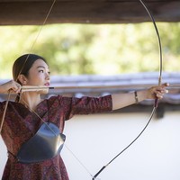 Segala bidang olahraga disukainya. Selain renang dan basket, wanita cantik berambut panjang itu juga jago memanah dan bermain ski.  Foto: Instagram (@kanakodate)