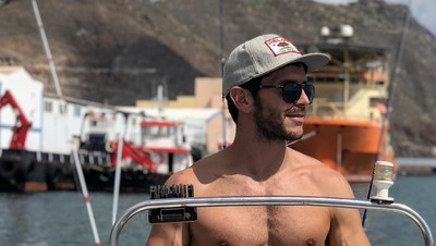 Foto: Oliver Baggerman, Model Ganteng Spanyol yang Suka Selfie di Pantai