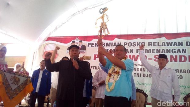 Lewat BPN, Relawan Kudus Titip 2 Wayang Ini untuk Prabowo-Sandi