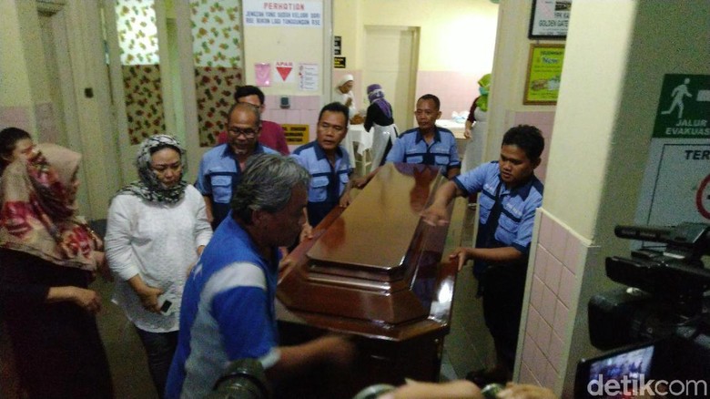 Jenazah NH Dini akan Dikremasi di Ambarawa Foto: Angling Adhitya Purbaya/ detikHOT Jenazah NH Dini akan Dikremasi di Ambarawa Foto: Angling Adhitya Purbaya/ detikHOT