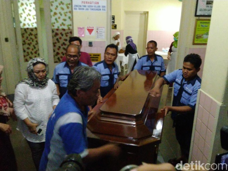 NH Dini Mengalami Kecelakaan usai Terapi di Semarang NH Dini Mengalami Kecelakaan usai Terapi di Semarang