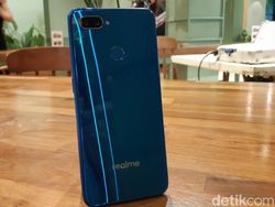 Unboxing Realme U1, Ponsel Buat Generasi Selfie