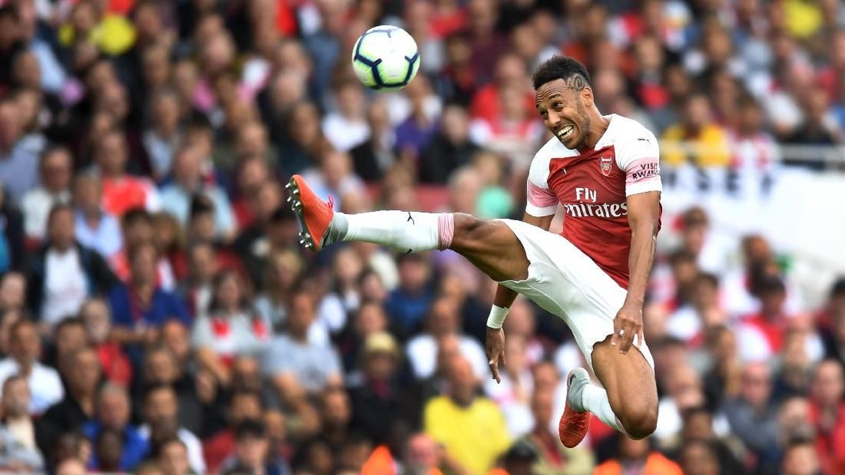 Striker Arsenal Pierre-Emerick Aubameyang sedang on fire. (Foto: Michael Regan/Getty Images)