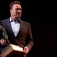 Sebagian besar orang di Hollywood meragukan kalau Arnold Schwarzenegger tidak akan bisa putar haluan karier dari binaragawan ke akting karena aksennya aneh, tubuh terlalu berotot dan nama yang sulit diucapkan. Foto: Getty Images