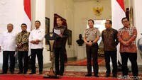 Jokowi menyebut aksi KKB menembak pekerja proyek jembatan di Trans Papua sebagai tindakan biadab. Dia menegaskan pelaku akan diburu.