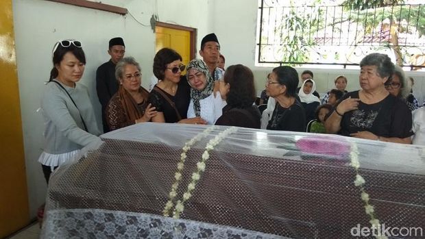 Artis-Model di 'Bilik Asmara' Penjara, Nh Dini Dikremasi