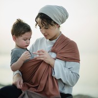 Ascia maupun Dina sama-sama tetap berpakaian tertutup dan memakai pashmina. Namun, dalam beberapa foto, mereka menutup kepalanya dengan topi. Foto: Instagram/ascia