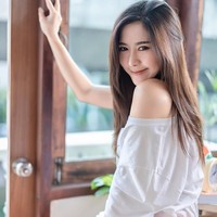 Bagaimana menurutmu dengan penampilan Punchisa dengan riasan natural flawless ini? Foto: Instagram @mint_phunchisa