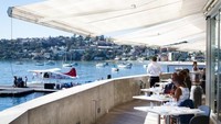 Di Sydney ada Catalina yang sering didatangi artis Hollywood. Mulai dari Leonardo Di Caprio hingga Katy Perry. Resto ini tawarkan salmon dengan aneka sayuran segar. Foto: Smudge Eats