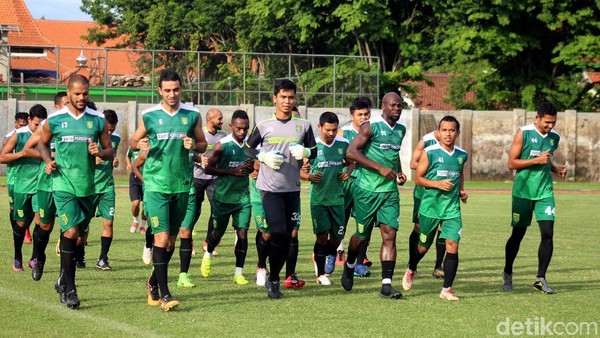 Persebaya Jalani Sesi Latihan Jelang Lawan PSIS Semarang