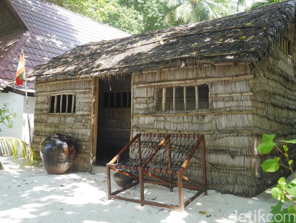 Ini dibangun agar tamu-tamu juga tahu seperti apa rumah tradisional orang Maldives, dan di dalamnya terdapat peralatan sehari-hari yang lengkap (Kurnia/detikTravel)