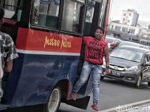 Hore! Sopir Taksi hingga Kernet Bus Dapat Rp 600.000/Bulan