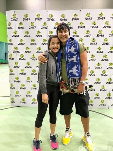 Berpose usai latihan dengan Beto Perez, koreografer kondang pencipta Zumba.