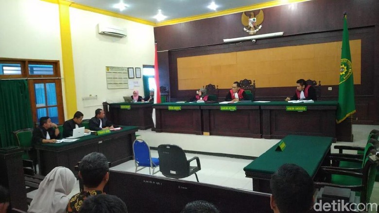 Sidang Perdana, Terdakwa Kades yang Kampanyekan Sandiaga Tak Hadir Sidang Perdana, Terdakwa Kades yang Kampanyekan Sandiaga Tak Hadir