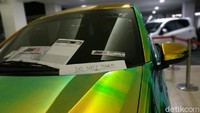 Saat dihampiri terdapat kertas bertuliskan Do Not Touch, apakah mobil berlapis emas? Foto: Ridwan Arifin/detikOto