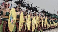 Selain menggelar upacara untuk memperingati Hari Armada RI 2018, pentas tari tradisional turut ditampilkan dalam acara tersebut.