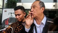 Direktur Utama PT Sinar Mas Agro Resources and Technology (SMART) Tbk, Jo Daud Dharsono menyambangi kantor KPK, Jakarta, Rabu (5/12/2018).