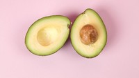 Alpukat mengandung lebih banyak potassium dibandingkan pisang. Setidaknya setengah buah alpukat mengandung 684kJ dari energi. Buah ini memiliki 20 tipe vitami dan mineral, termasuk vitamin E dan C yang kaya serat. Foto: iStock