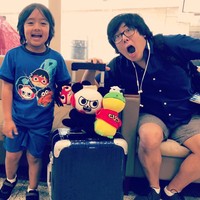 Dapat penghasilan hingga ratusan miliar rupiah, mungkin banyak orang bingung dari mana semua uang itu berasal. Forbes pun mengungkap jika penghasilan Rp 316 miliaran Ryan datang dari gabungan hasil iklan sebelum video tayang dan konten bersponsor. Foto: Instagram @ryansfamilyreview