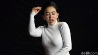 Namun Syahrini mengaku lagu tersebut adalah ciptaan Ade Govinda. Noel/detikFoto