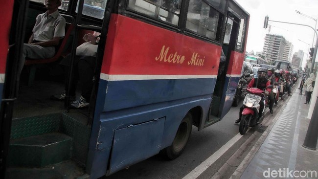 Unek-unek di Balik Viral Metromini Adang TransJakarta