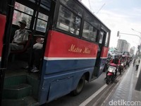 Unek-unek di Balik Viral Metromini Adang TransJakarta