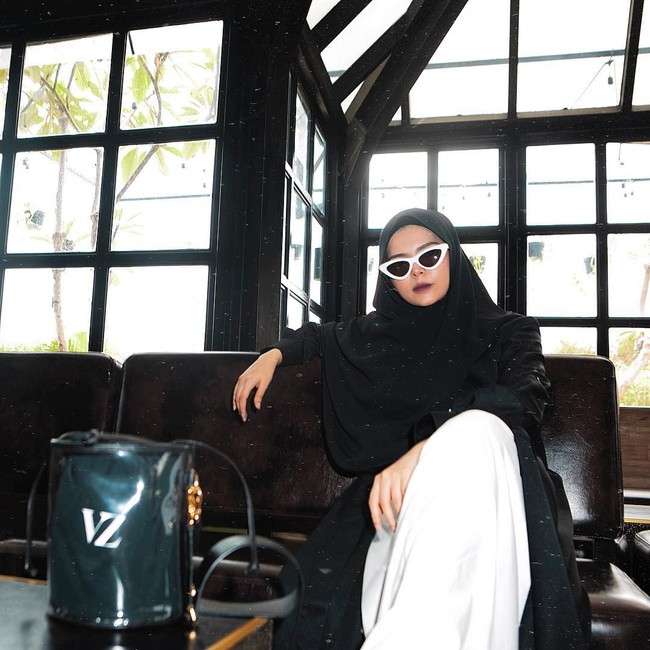 Peluncuran khimar set untuk pertama kalinya di bawah label VZ Women ini disambut meriah oleh para penggemarnya. Koleksinya laris manis. Foto: Dok. Vivi Zubedi