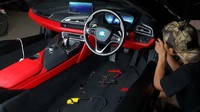 Mobil memiliki interior berwarna merah-hitam yang kental akan aura sporty. Foto: Istimewa