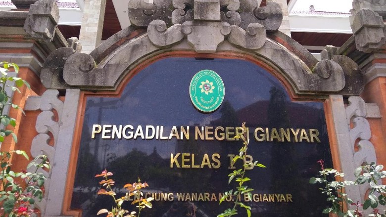 Tak Dipecat, Hakim yang Ajak Koleganya Mandi Bareng Pilih Cuti Tak Dipecat, Hakim yang Ajak Koleganya Mandi Bareng Pilih Cuti