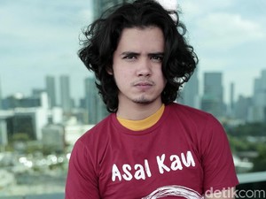 Aliando Jadi Dono sampai Rela Cukur Alis, Ini Fakta Soal Alis