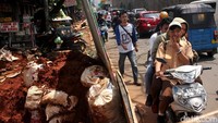 Begini penampakan semrawutnya kondisi di kawasan Stasiun Karet, Jakarta, Rabu (5/12/2018).