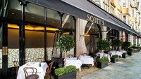 Kalau ke London, mampirlah ke Scotts untuk cicip seafood segar yang enak. Berusia lebih dari 150 tahun, resto ini jadi favorit Johnny Depp dan Bill Clinton. Foto: TripAdvisor
