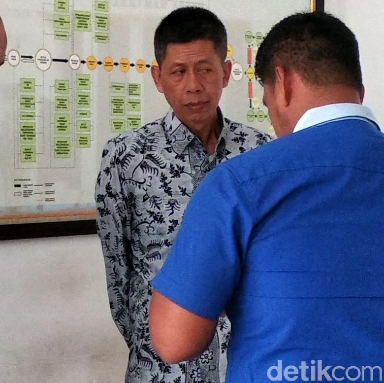 Kembali Jadi Tersangka Suap, Eks Kalapas Sukamiskin Tampak Tenang Kembali Jadi Tersangka Suap, Eks Kalapas Sukamiskin Tampak Tenang