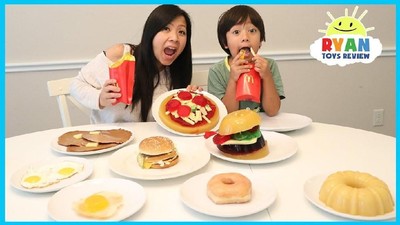 YouTuber Cilik Berpenghasilan Tertinggi Ini Suka Bikin Pizza dan Pancake