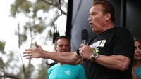 Arnold Schwarzenegger katanya harus tidur di waktu sore menjelang malam agar bisa tidur 6 jam sehari. Ia juga suka tidur siang. (Foto: Getty Images)