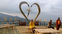 Bukit Seribu Selfie berlokasi di Desa Sariwani, Kecamatan Sukapura, Kabupaten Probolinggo (M Rofiq/detikTravel)