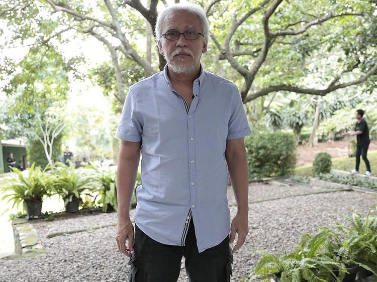 5 Rumah Artis dengan Makam di Pekarangannya