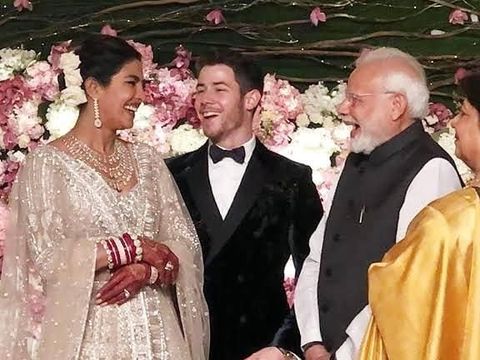 Priyanka Chopra Selipkan Tribut Untuk Nick Jonas di Henna Tangannya